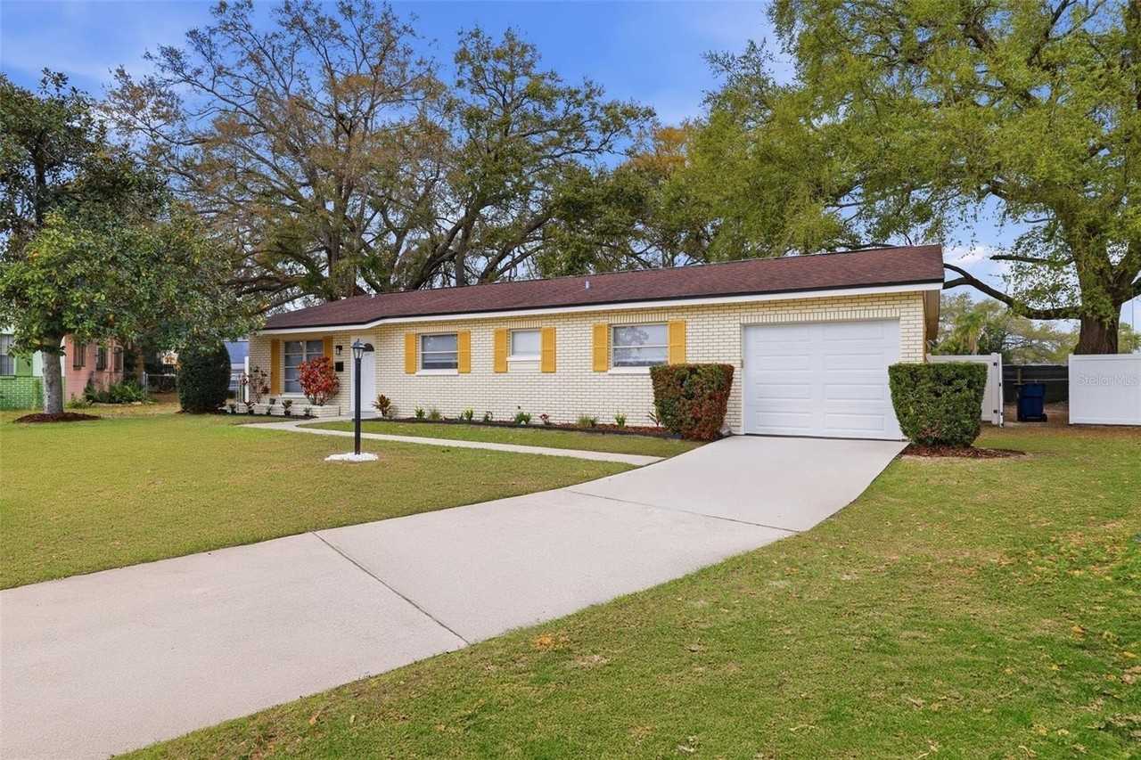 2327 W Knollwood Pl - Photo 2 of 36