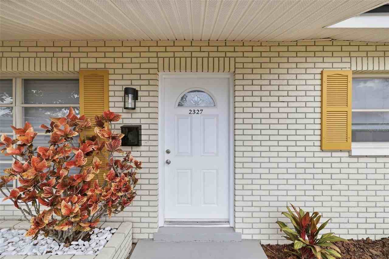 2327 W Knollwood Pl - Photo 3 of 36