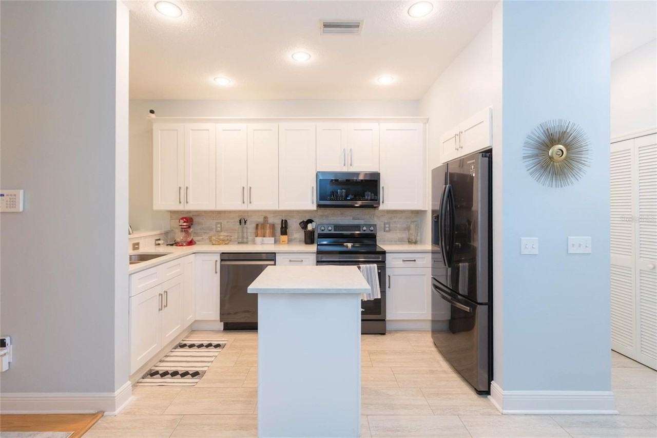 1050 Starkey Rd #104 - Photo 4 of 48