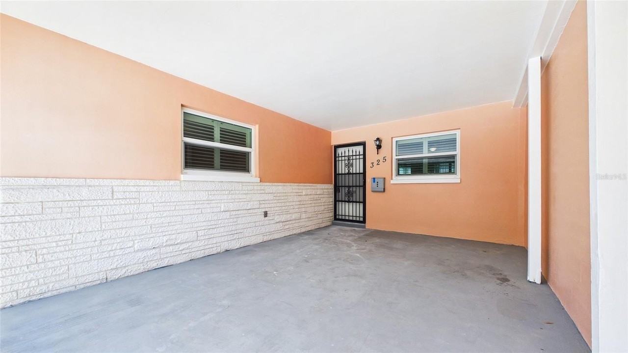 325 Sky Loch Dr W - Photo 4 of 40