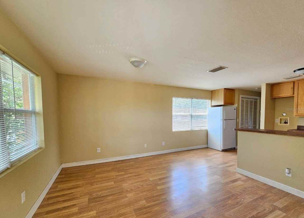117 N Evergreen Ave #201 - Photo 3 of 11