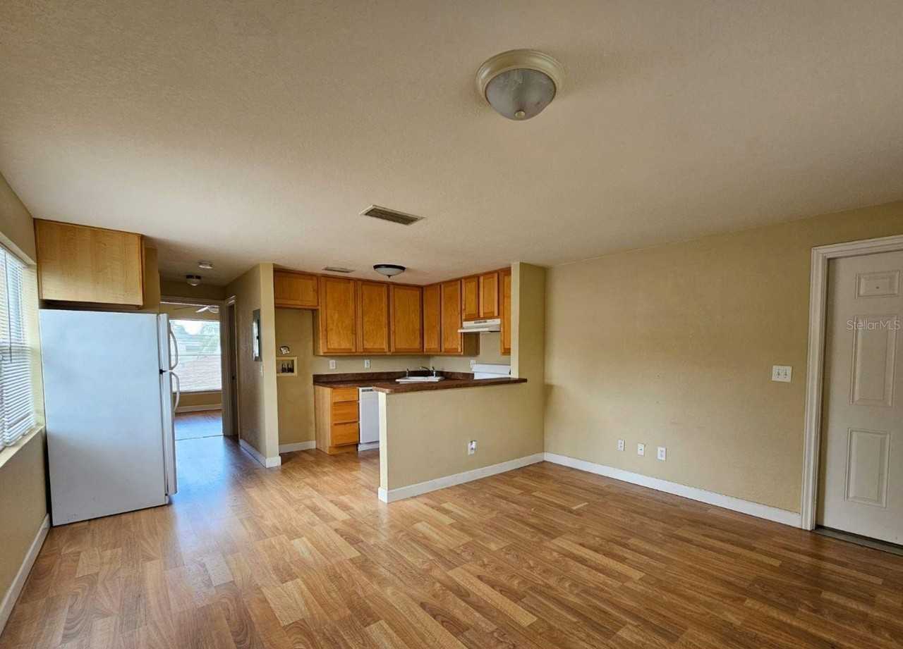 117 N Evergreen Ave #201 - Photo 4 of 11