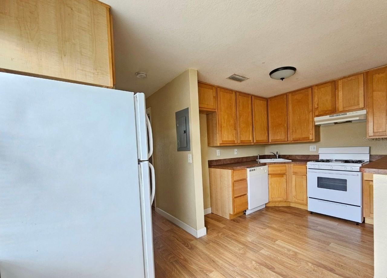 117 N Evergreen Ave #201 - Photo 5 of 11