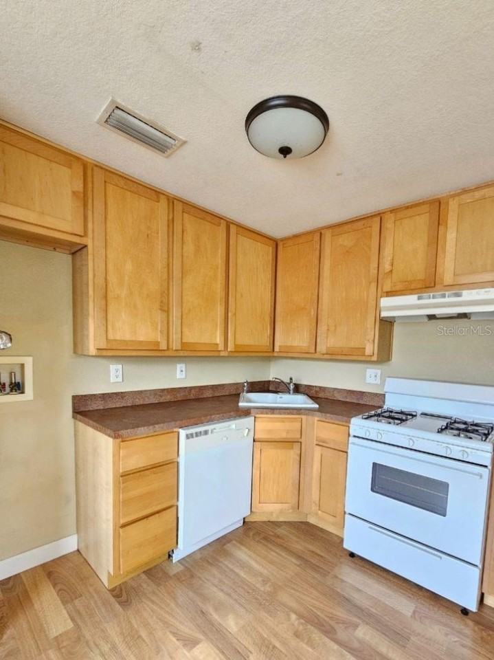 117 N Evergreen Ave #201 - Photo 6 of 11