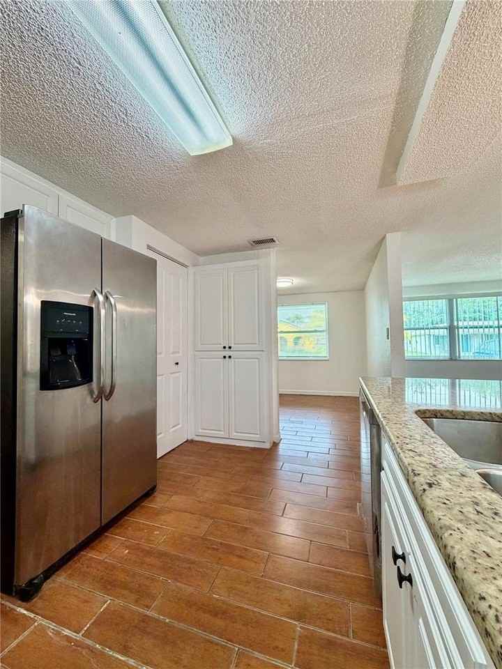 7201 Daggett Ter - Photo 3 of 28