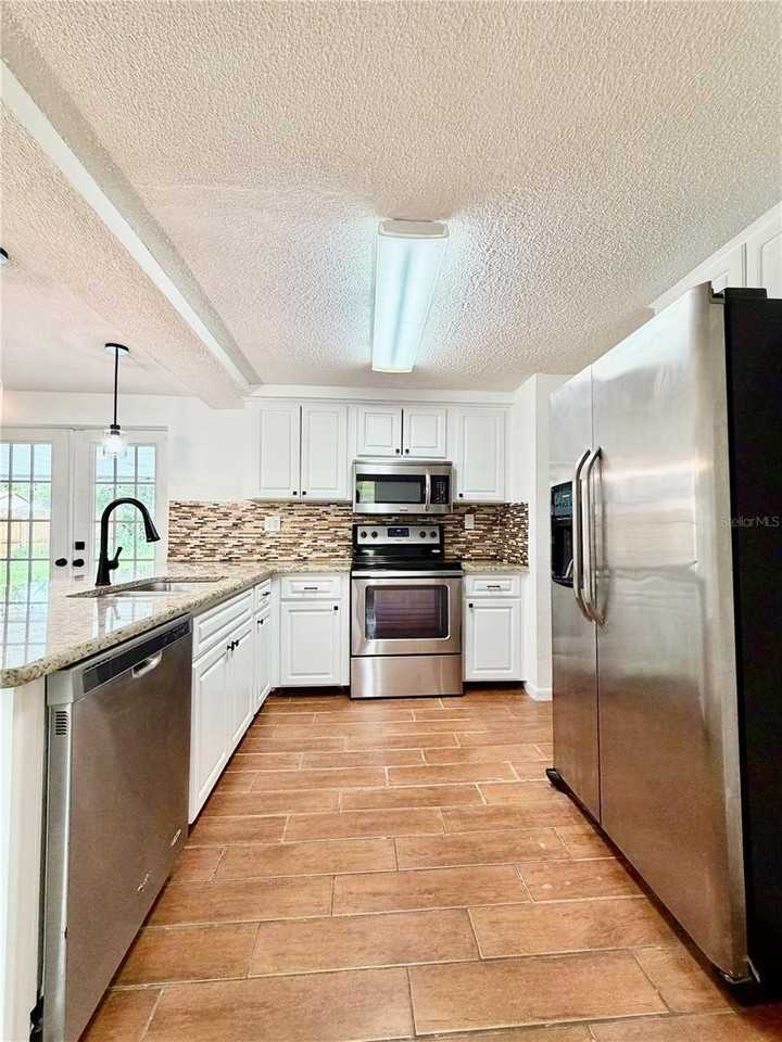 7201 Daggett Ter - Photo 4 of 28