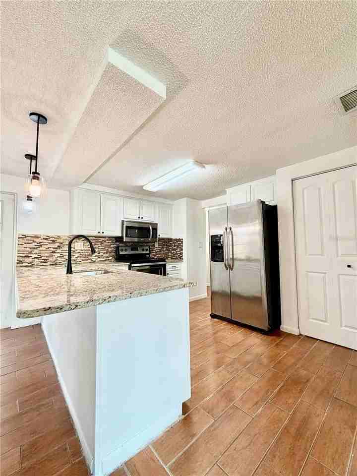 7201 Daggett Ter - Photo 7 of 28