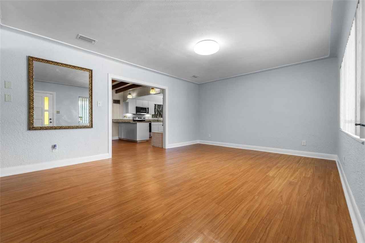 2505 E 19th Ave - Photo 4 of 30