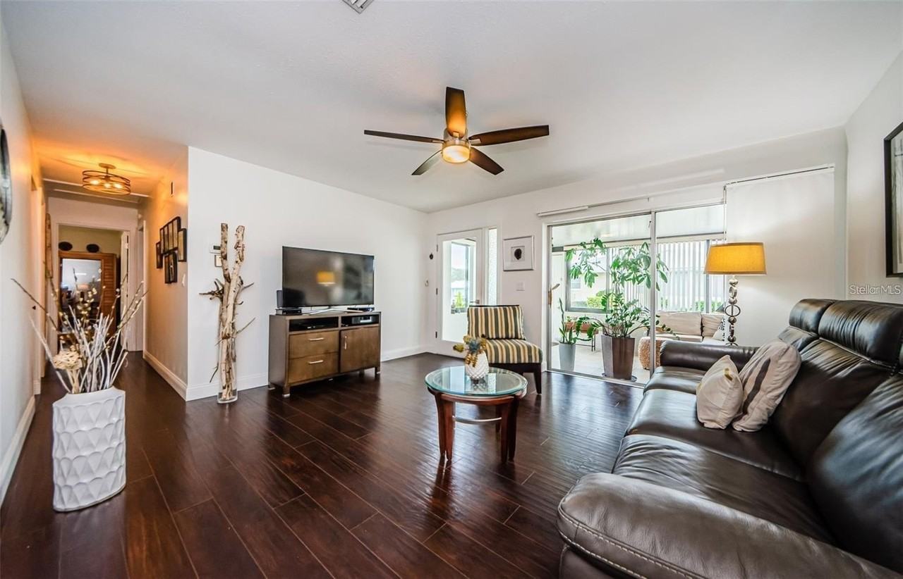 2739 Sherbrooke Ln #B - Photo 5 of 26