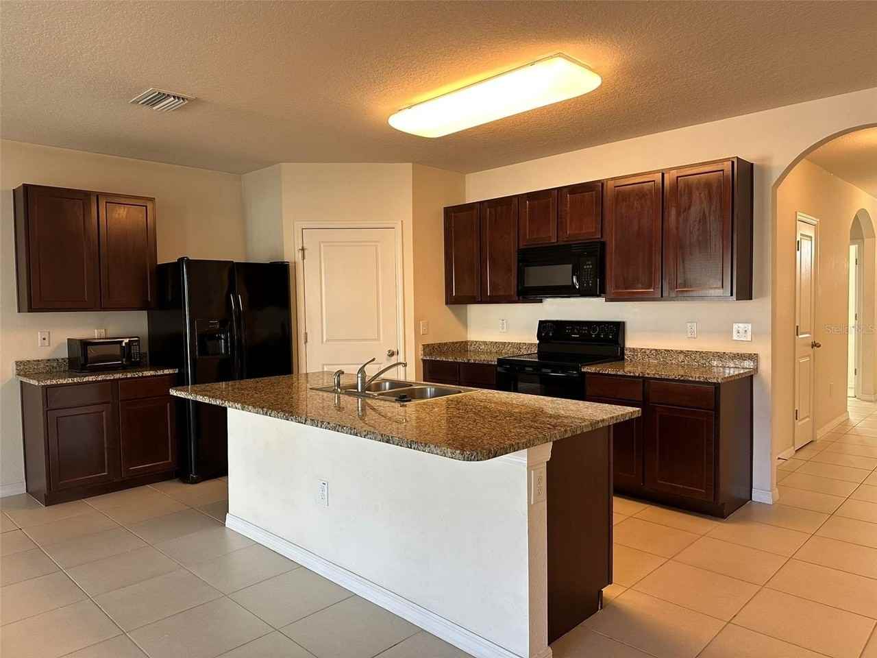 13515 Haverhill Dr - Photo 3 of 14