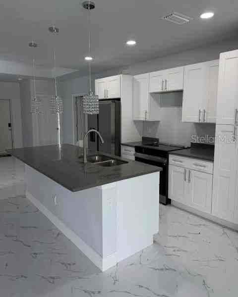 744/746 EISENHOWER Boulevard - Photo 2 of 5
