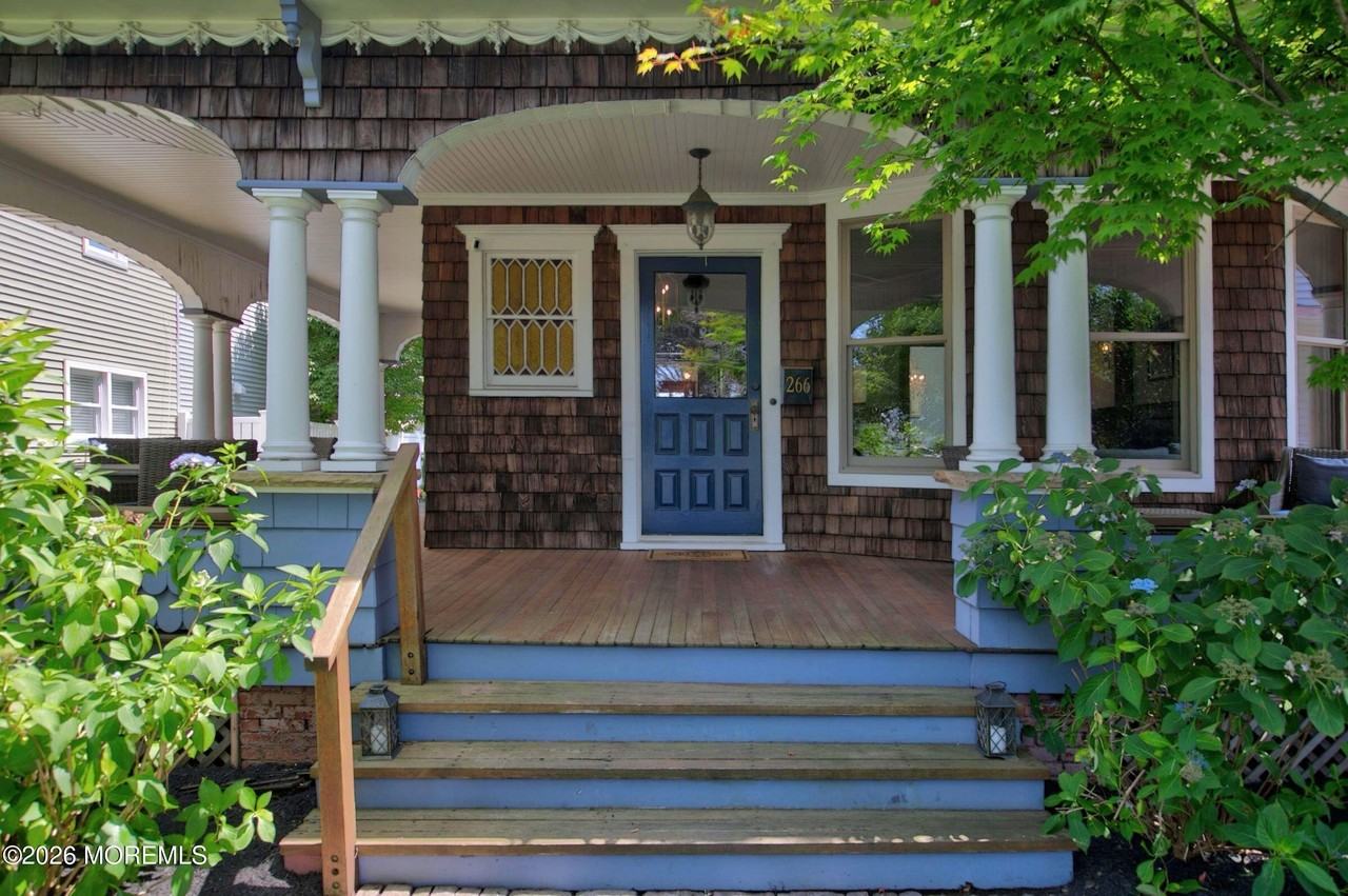 266 River Rd - Photo 4 of 50