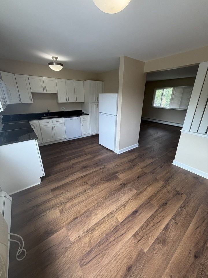 573 Pershing Ave #F - Photo 3 of 6