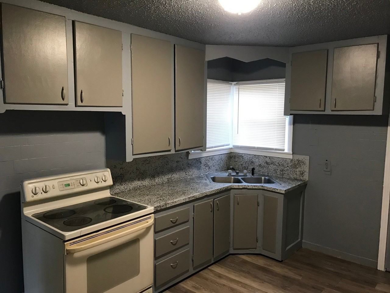 2310 N 18th St - Photo 6 of 8