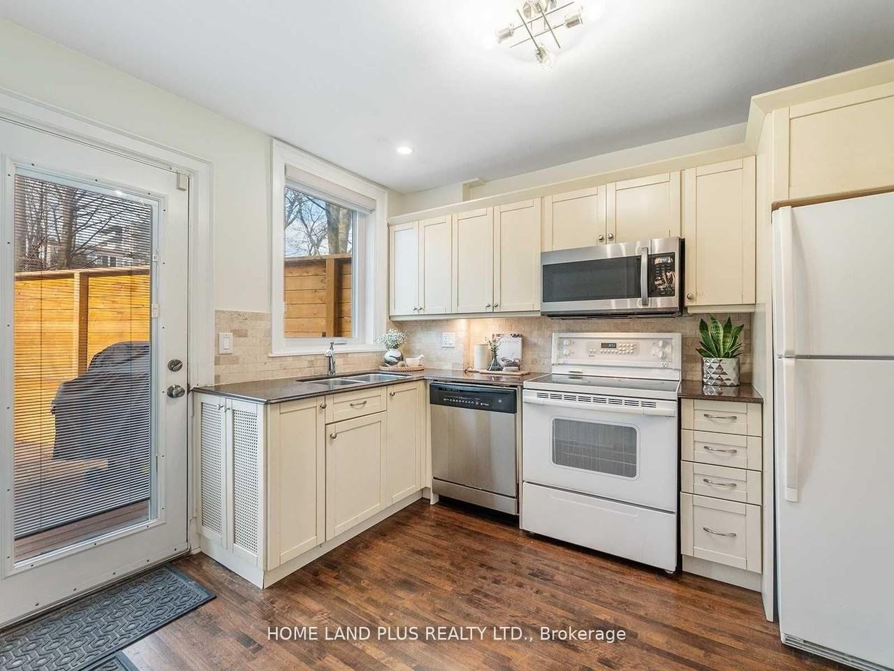 70 Mann Avenue - Photo 7 of 14