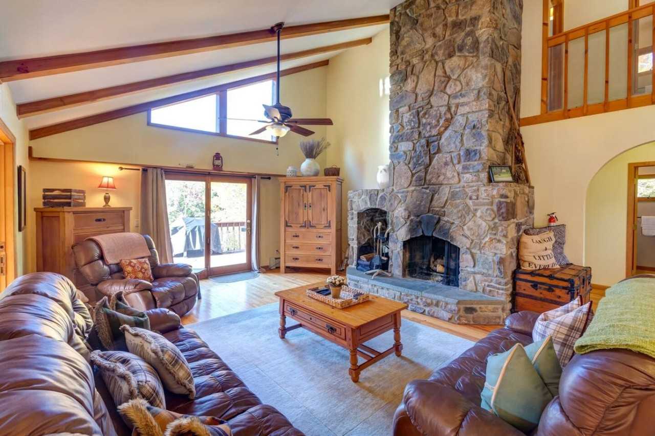 525 Townsend Hollow Rd #1492973P - Photo 2 of 50