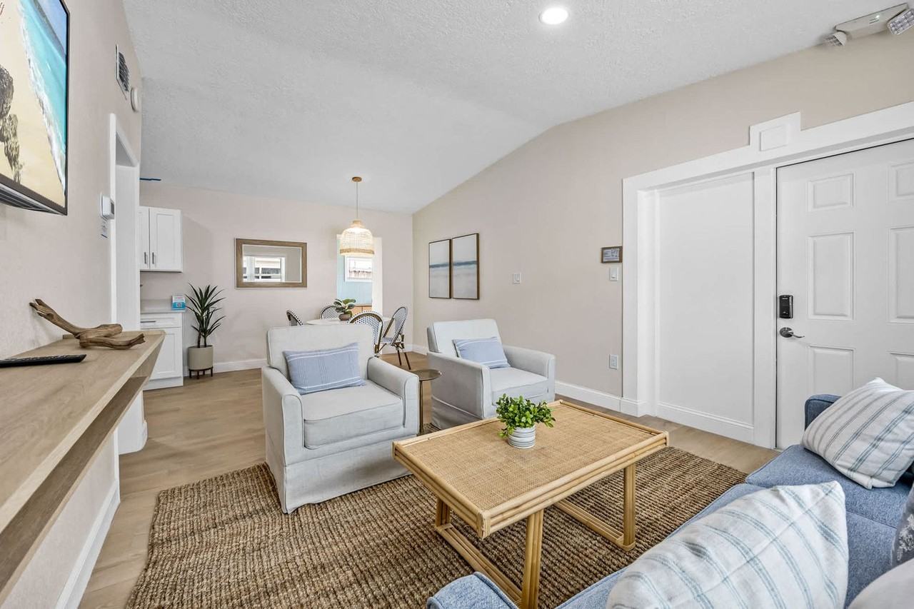637 S Orlando Ave #1579717P - Photo 4 of 14
