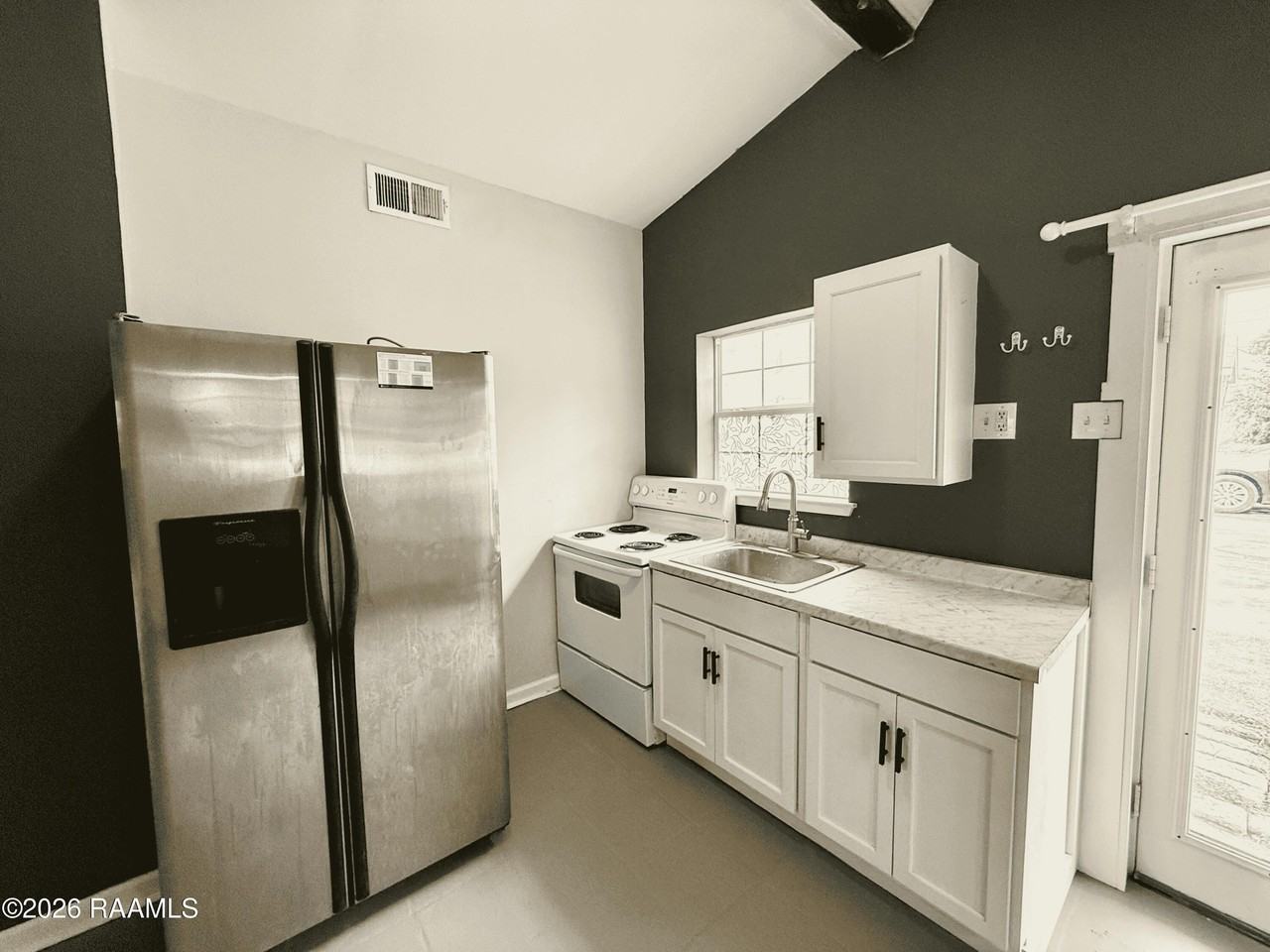 427 General Mouton Ave #D - Photo 4 of 7