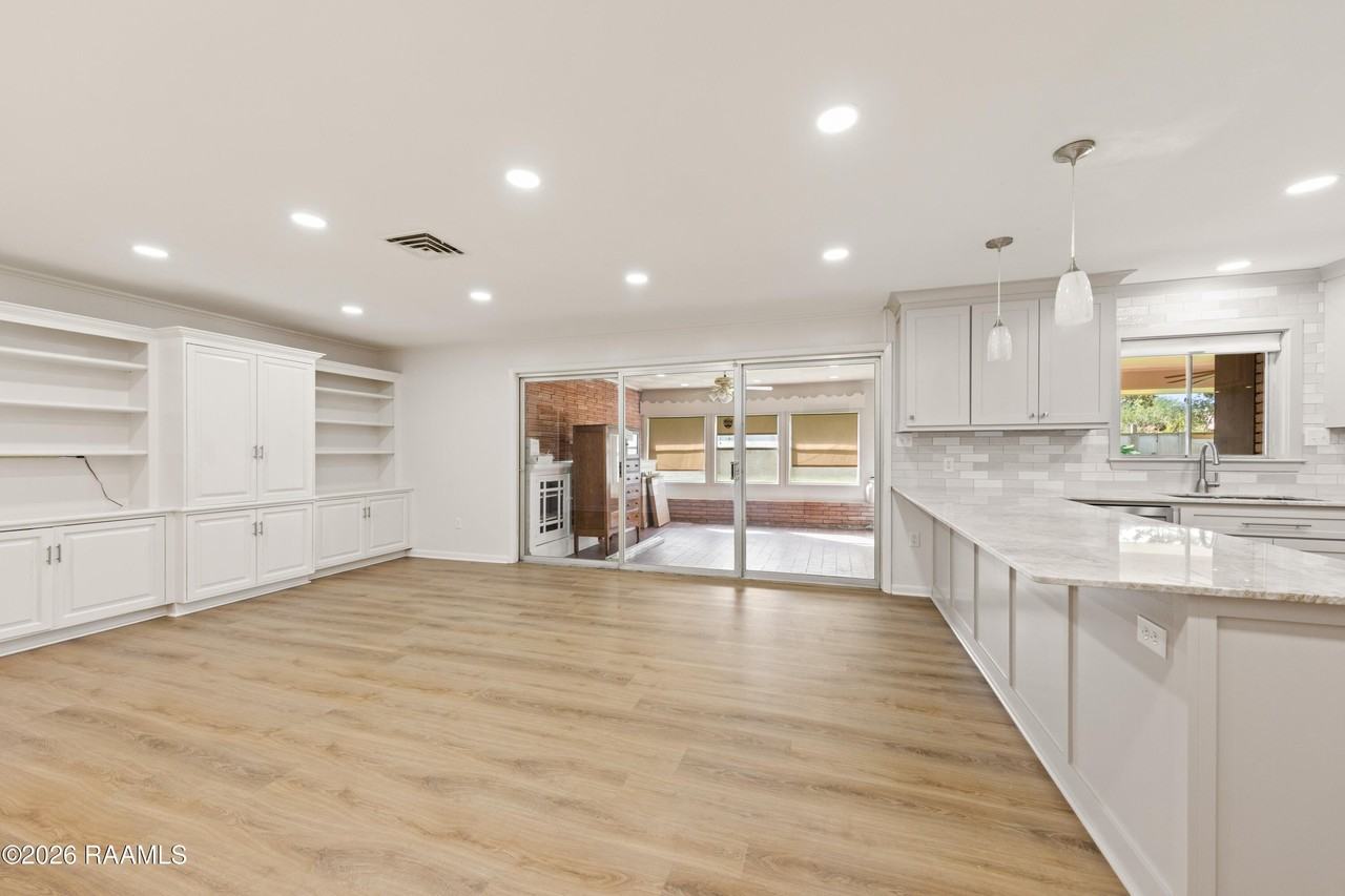 223 Stephanie Ave - Photo 4 of 27