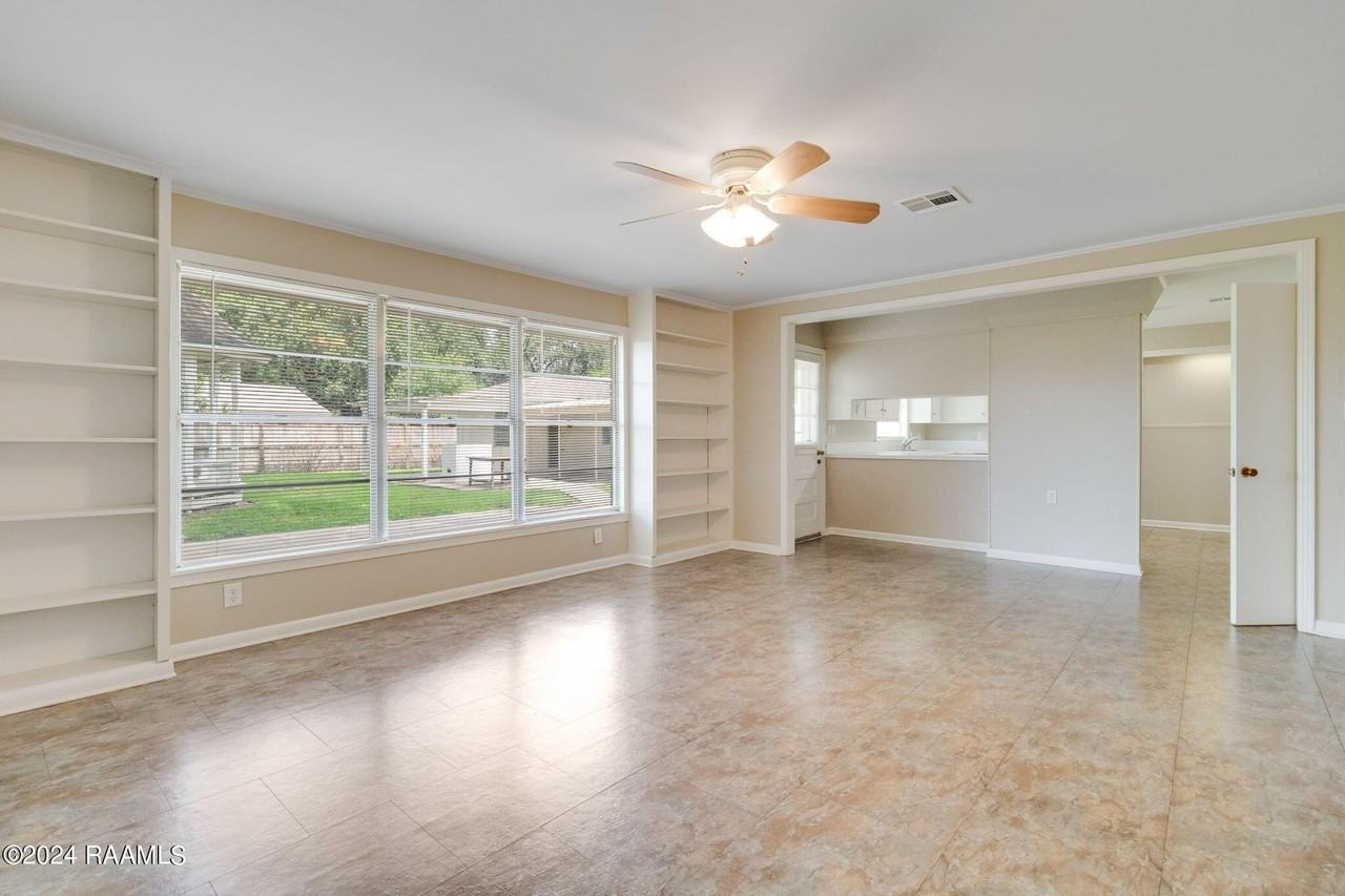 200 Montrose Ave - Photo 3 of 14