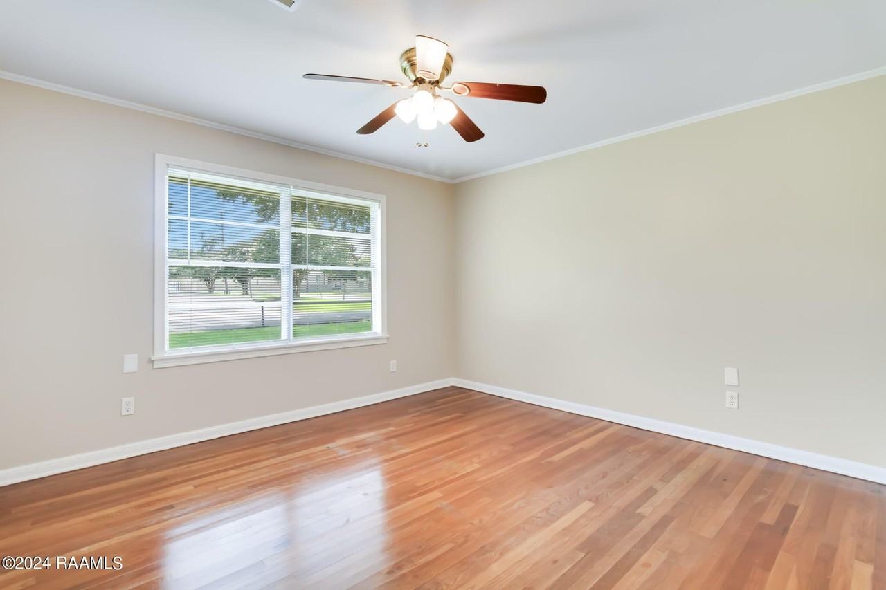 200 Montrose Ave - Photo 5 of 14