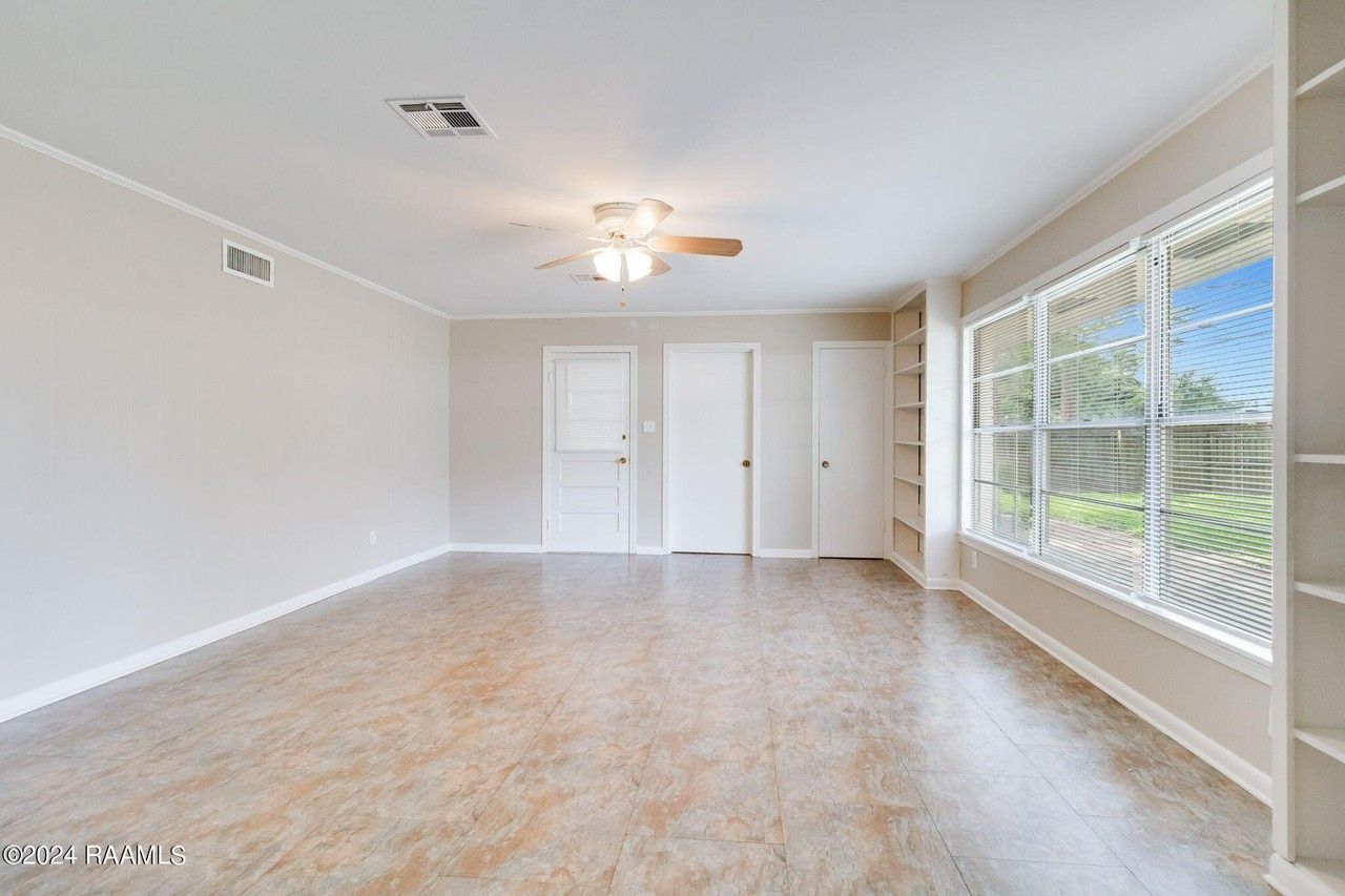 200 Montrose Ave - Photo 6 of 14