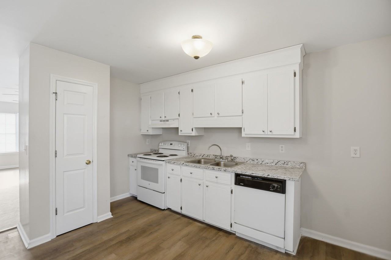 4060 Cedars Parkway #E - Photo 2 of 12