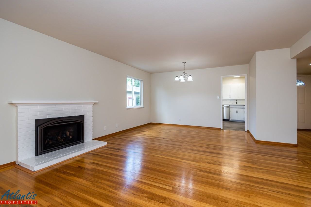 807 Mulberry Ln - Photo 3 of 19