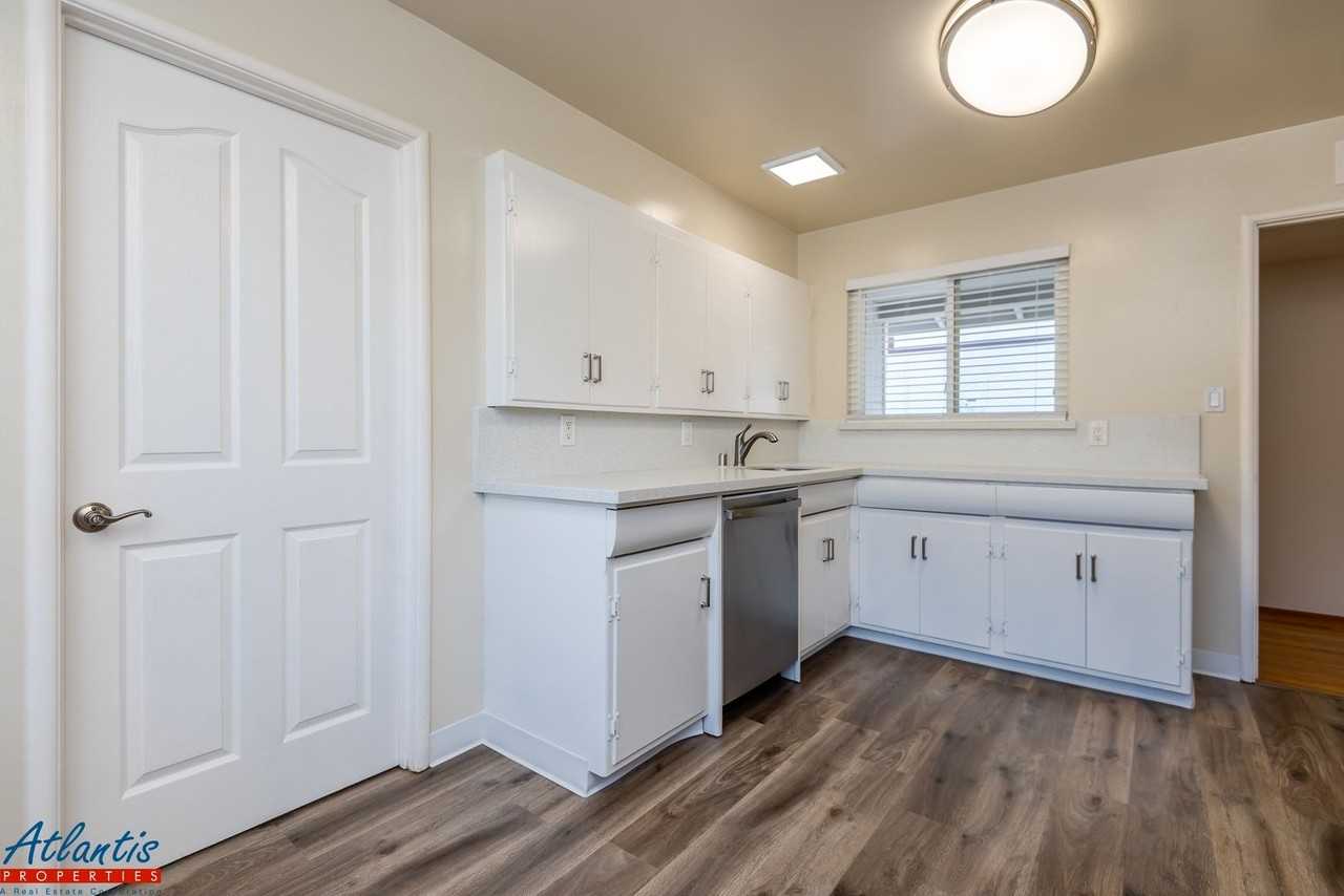 807 Mulberry Ln - Photo 5 of 19