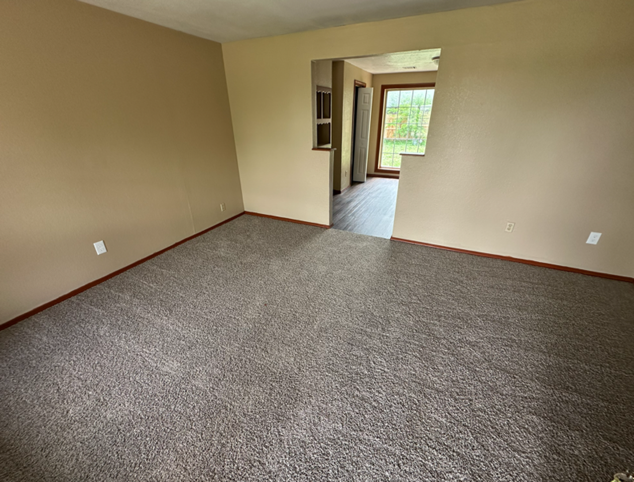 4012 Se 47th St - Photo 2 of 9