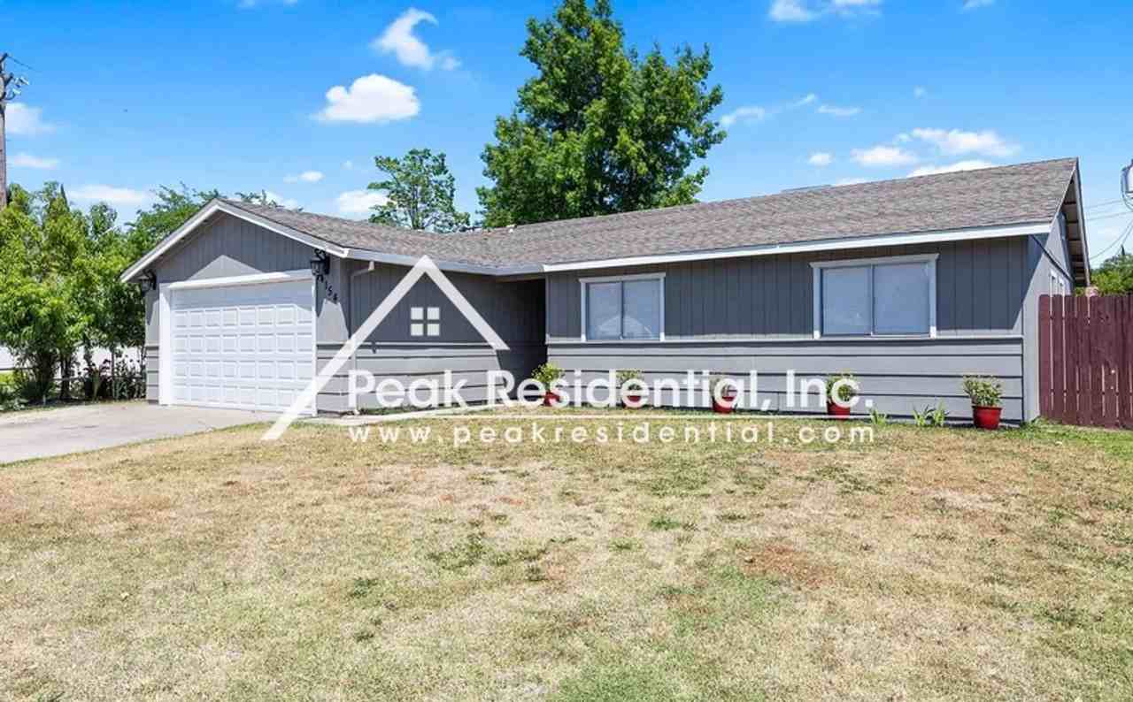 4154 Englewood St - Photo 2 of 20
