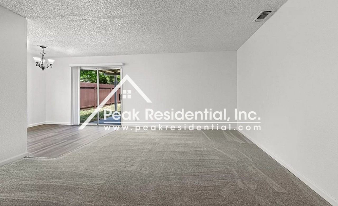4154 Englewood St - Photo 3 of 20