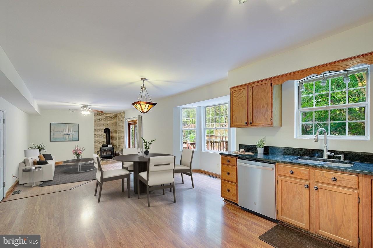 48 Radcliffe Dr - Photo 3 of 29