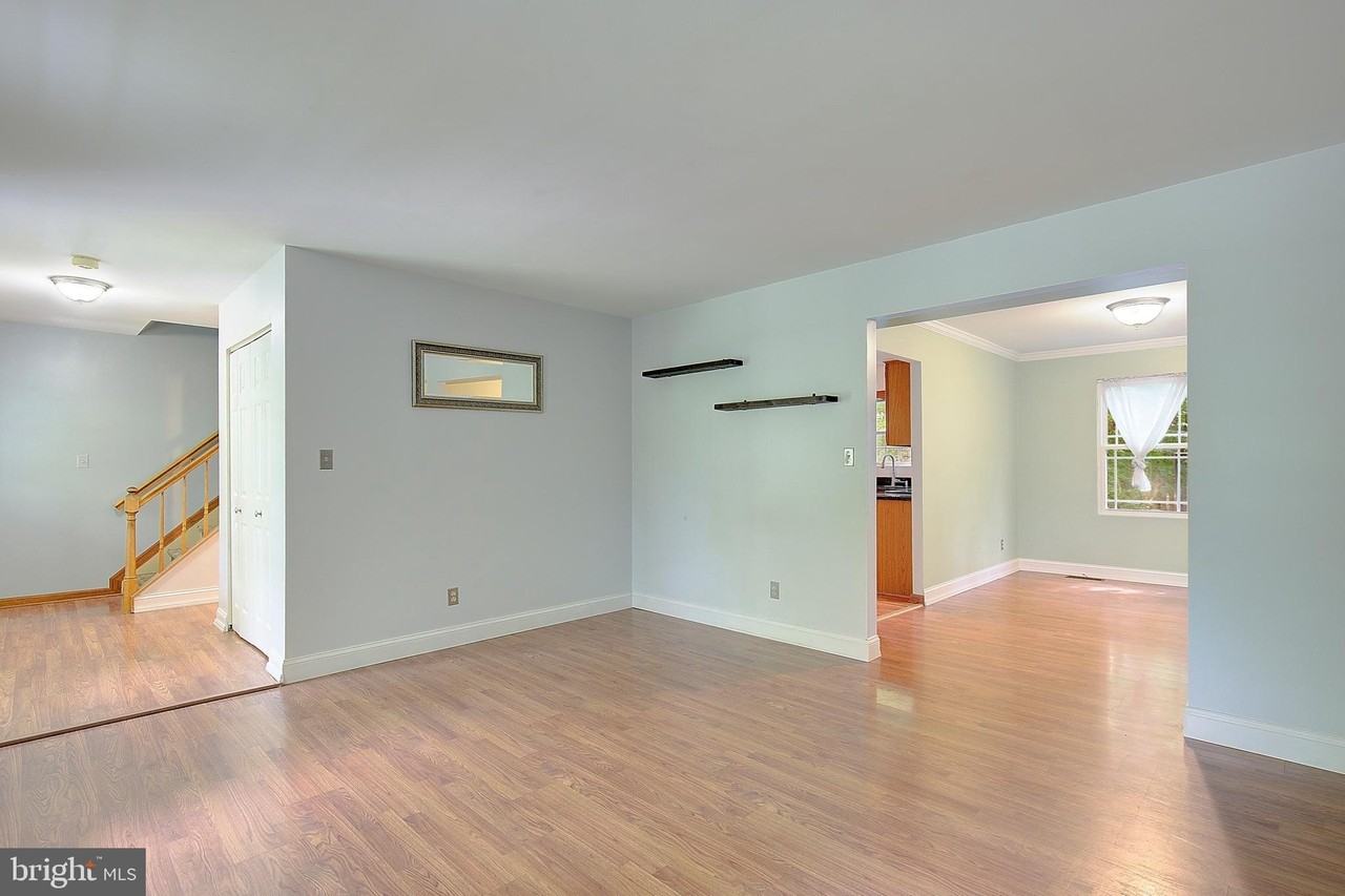 48 Radcliffe Dr - Photo 6 of 29