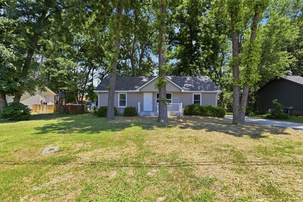 221 Bob White Dr - Photo 2 of 23