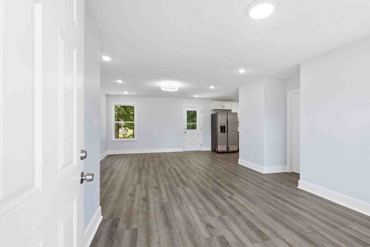 221 Bob White Dr - Photo 4 of 23
