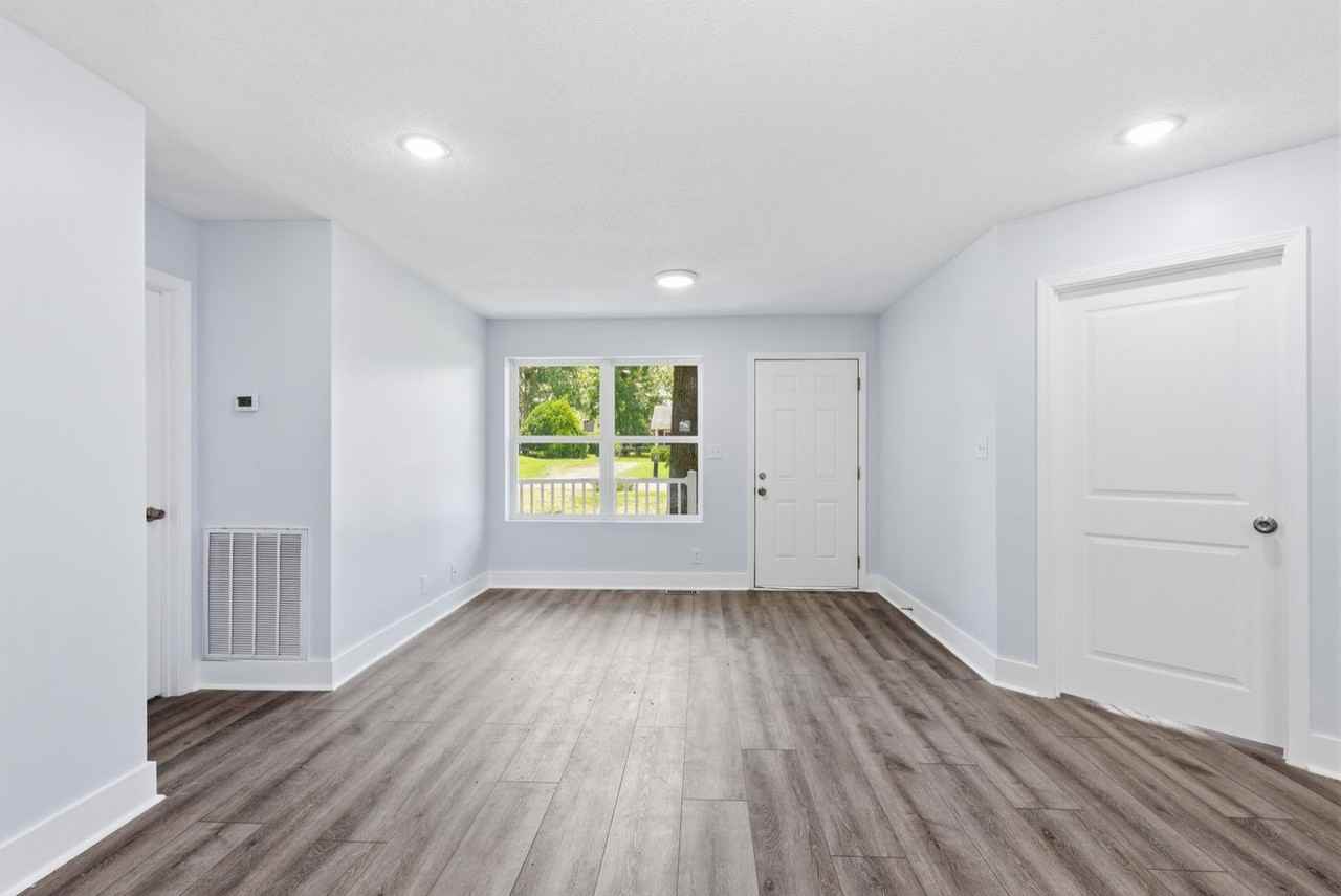 221 Bob White Dr - Photo 5 of 23