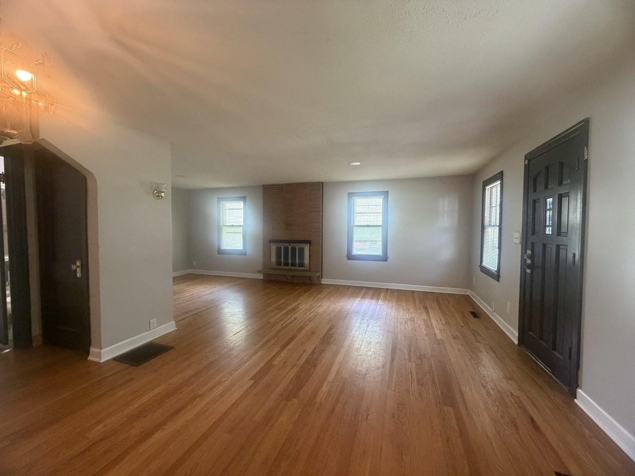 515 W Southside Blvd #1 - Photo 5 of 34