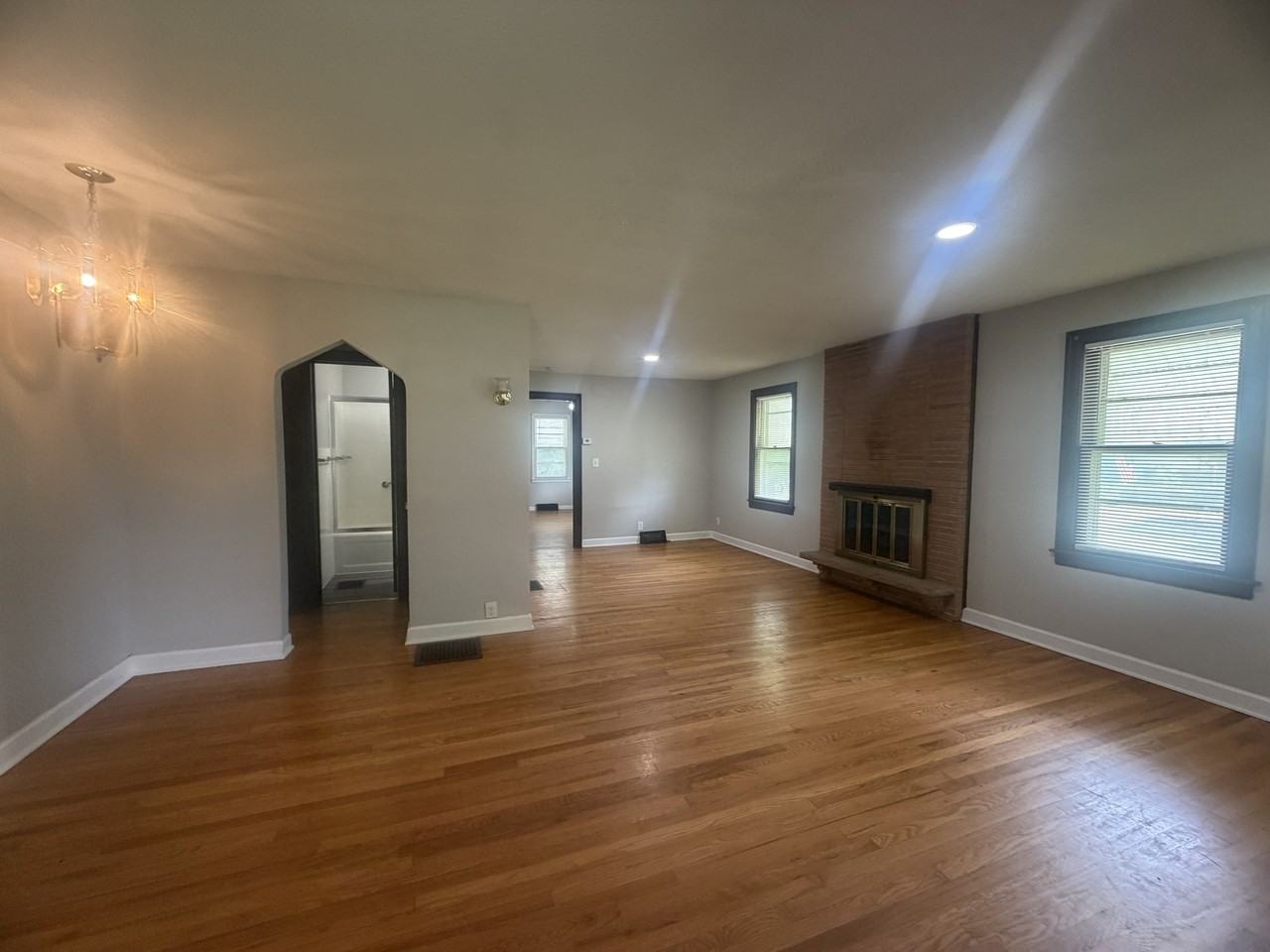 515 W Southside Blvd #1 - Photo 6 of 34