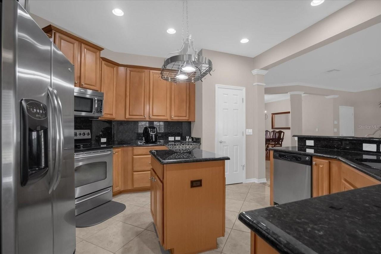2284 Pickford Cir - Photo 6 of 33