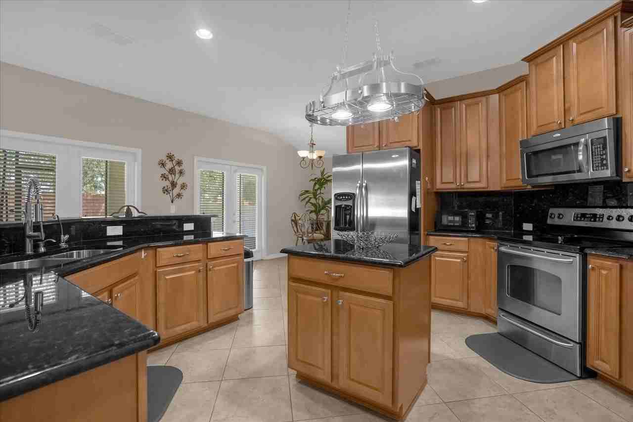 2284 Pickford Cir - Photo 7 of 33