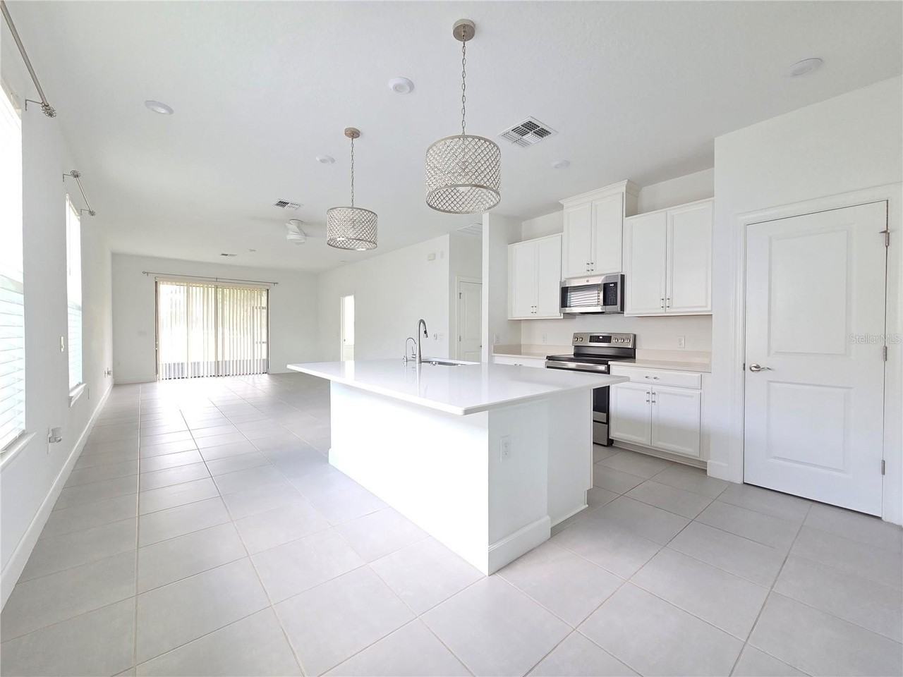 2182 Palm Tree Dr - Photo 2 of 18