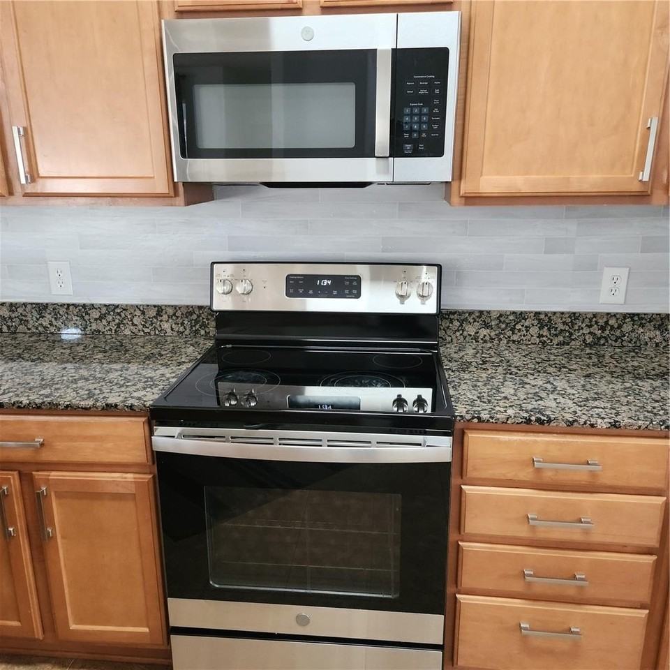 3048 Chessington Dr - Photo 6 of 33