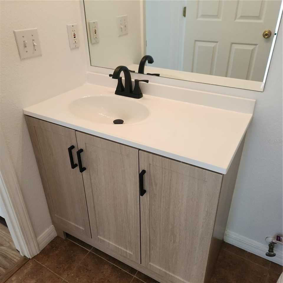3048 Chessington Dr - Photo 7 of 33