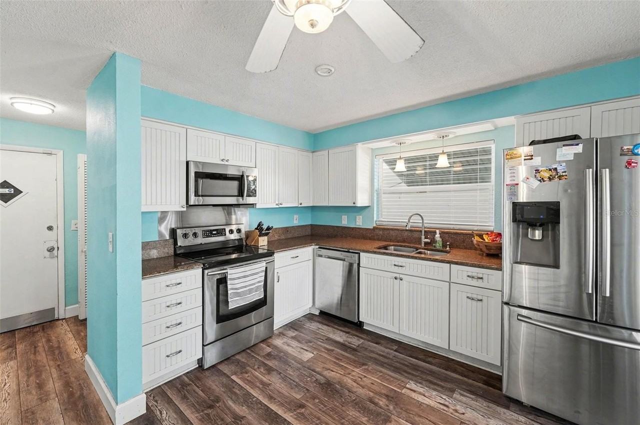 2561 Blackwood Cir - Photo 7 of 32