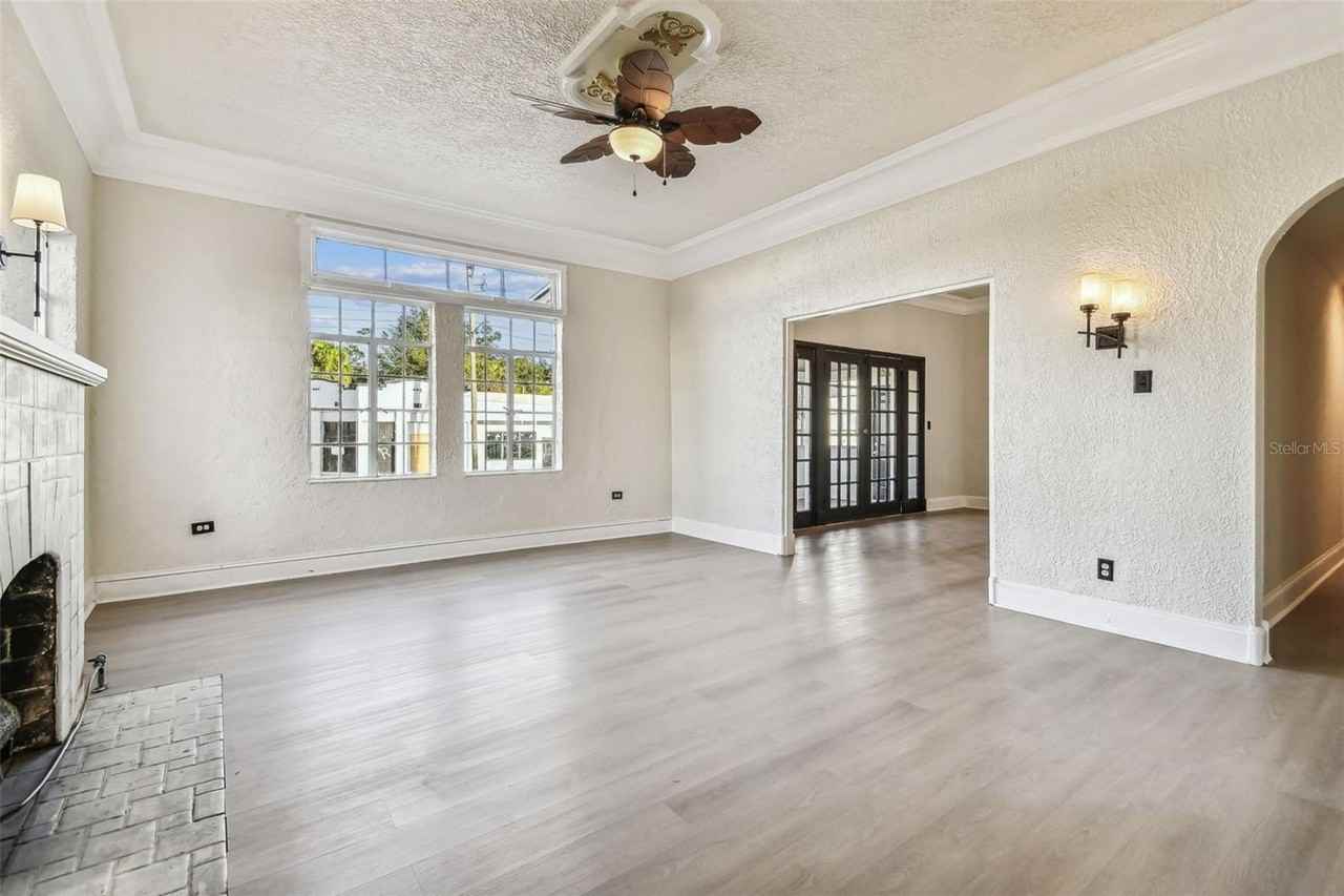2102 W La Salle St - Photo 3 of 50