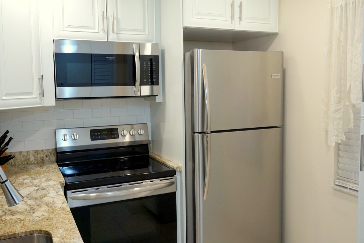 2851 Somerset Drive - Photo 2 of 20