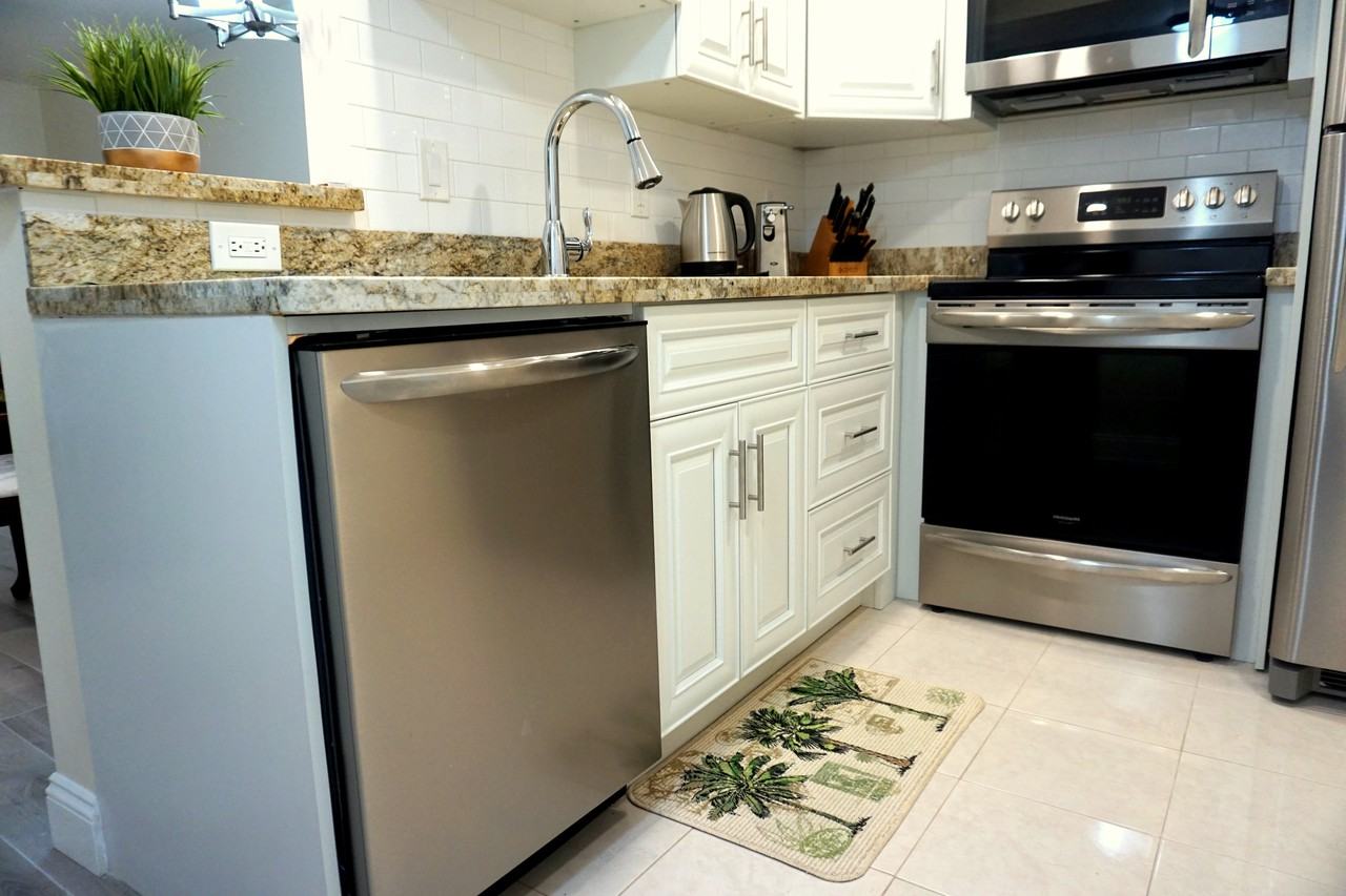 2851 Somerset Drive - Photo 3 of 20