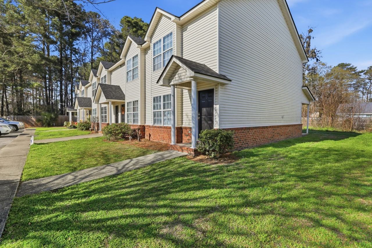 4044 Cedars Parkway #B - Photo 6 of 8