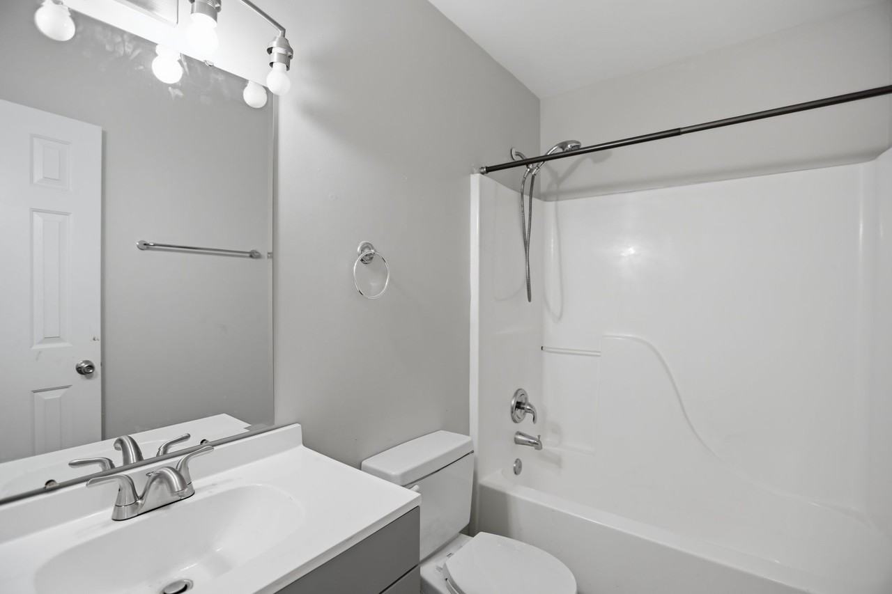 4040 Cedars Parkway #E - Photo 7 of 12